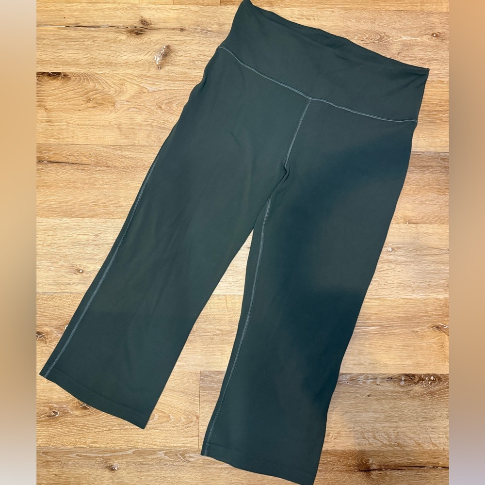 lululemon athletica dark green Cropped Pants
